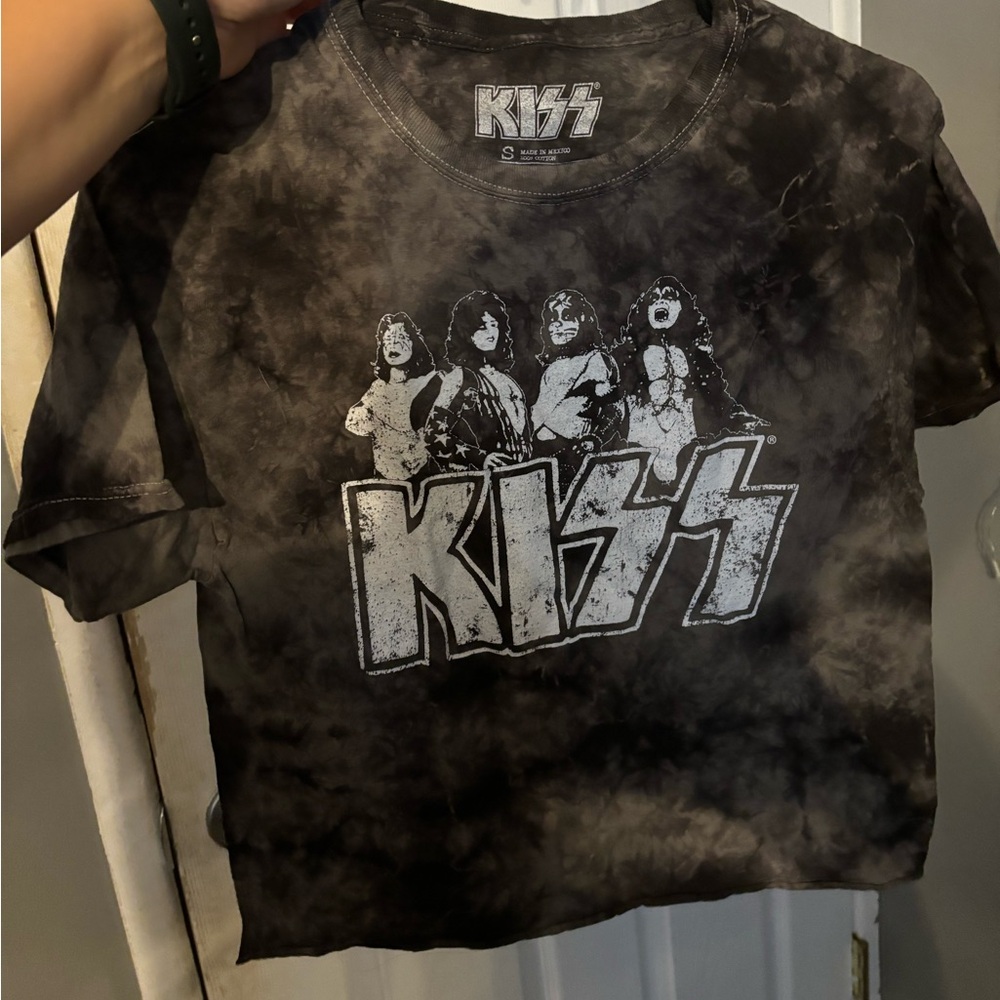 Cropped Tie Dye Kiss T-Shirt